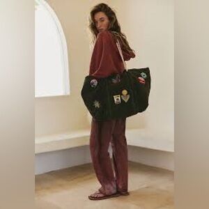 NWOT FREE PEOPLE BEEN THERE BADGE OVERSIZED TOTE BAG in SEA SERPENT